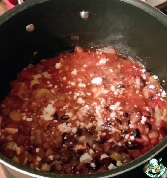 Фасоль с томатами, орегано и фетой