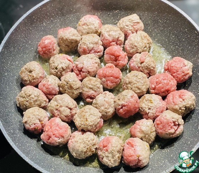 Фрикадельки в тыквенном соусом