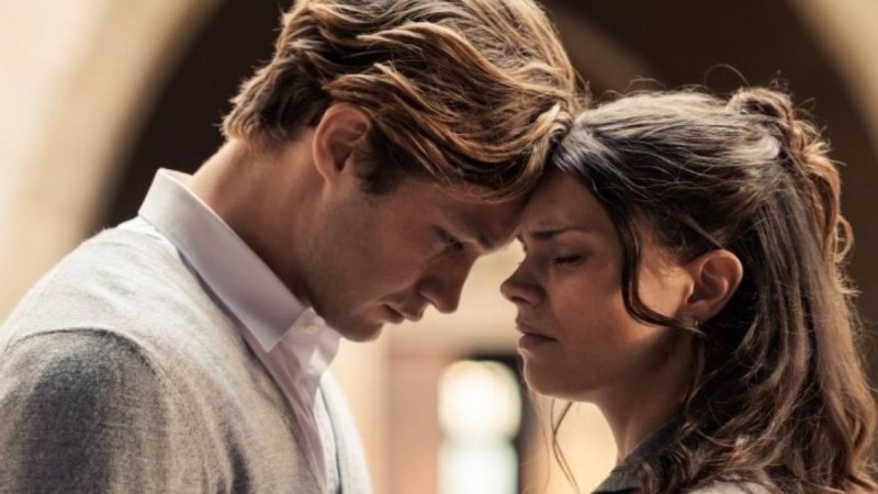 Где смотреть онлайн топовую мелодраму "Макстон-холл", которая завирусилась в сети