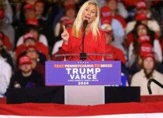 Конгрессвумен, выступавшая против помощи Украине, уйдет в отставку после ссоры с Трампом