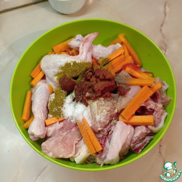 Курица, запеченная в рукаве с перцем и морковью