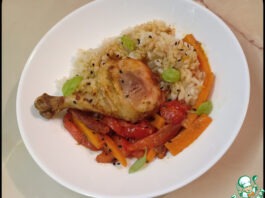 Курица, запеченная в рукаве с перцем и морковью