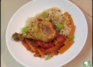 Курица, запеченная в рукаве с перцем и морковью