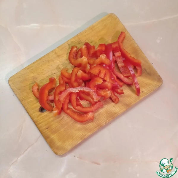 Курица, запеченная в рукаве с перцем и морковью