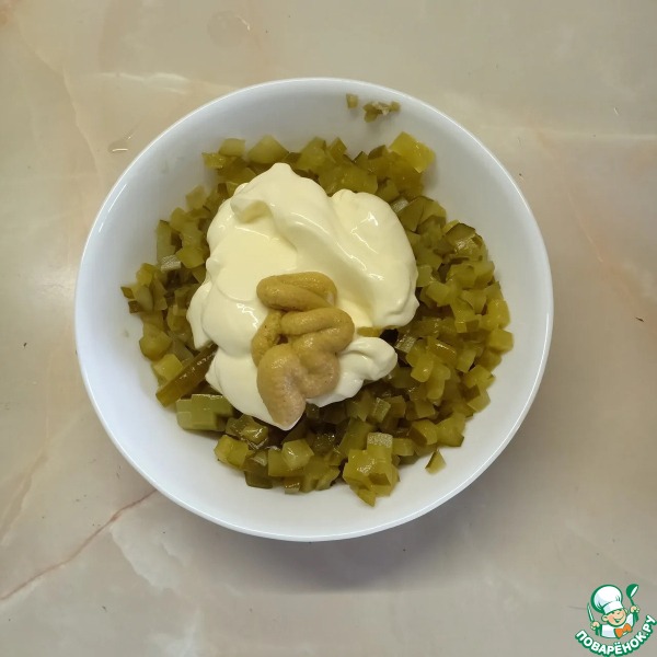 Куриная грудка, запеченная с солеными огурчиками