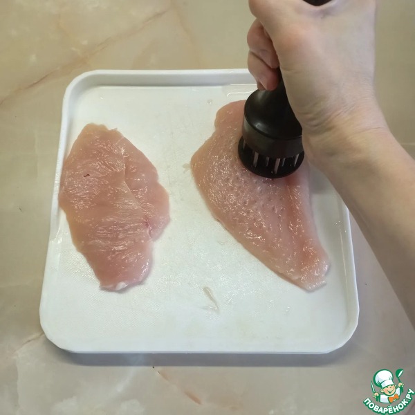 Куриная грудка, запеченная с солеными огурчиками