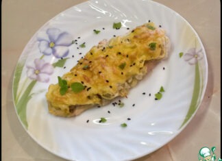 Куриная грудка, запеченная с солеными огурчиками