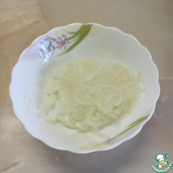 Куриная грудка, запеченная с солеными огурчиками