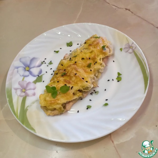 Куриная грудка, запеченная с солеными огурчиками