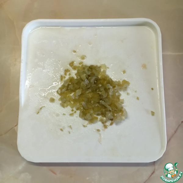 Куриная грудка, запеченная с солеными огурчиками