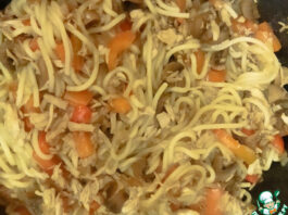 Лапша с курицей и грибами в соусе Терияки