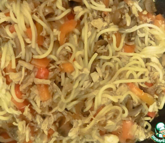 Лапша с курицей и грибами в соусе Терияки