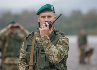 На Закарпатье мобилизованный адвокат протаранил шлагбаум на границе и сбежал в Венгрию | ВИДЕО