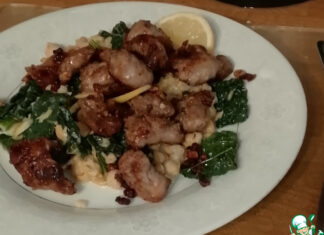 Нут с колбасками и лимонной зеленью