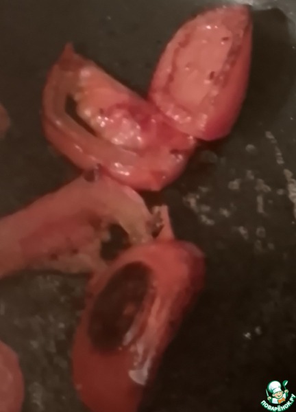 Паста с креветками, помидорами и орехами