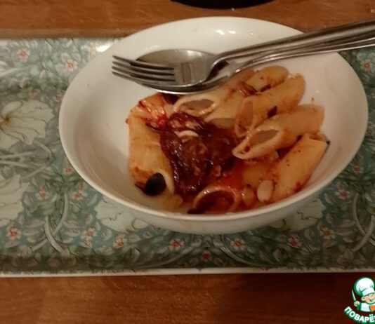 Паста в соусе из запечённых перцев