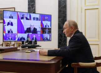 Путин объявил о готовности обсуждать план Трампа. Для этого устроил целый спектакль