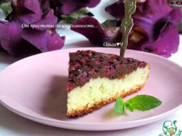 Шоколадно-творожный пирог с брусникой, миндалём