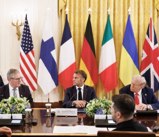 СМИ: Европейские лидеры сплотились вокруг Зеленского и отвергли ключевые элементы мирного плана США