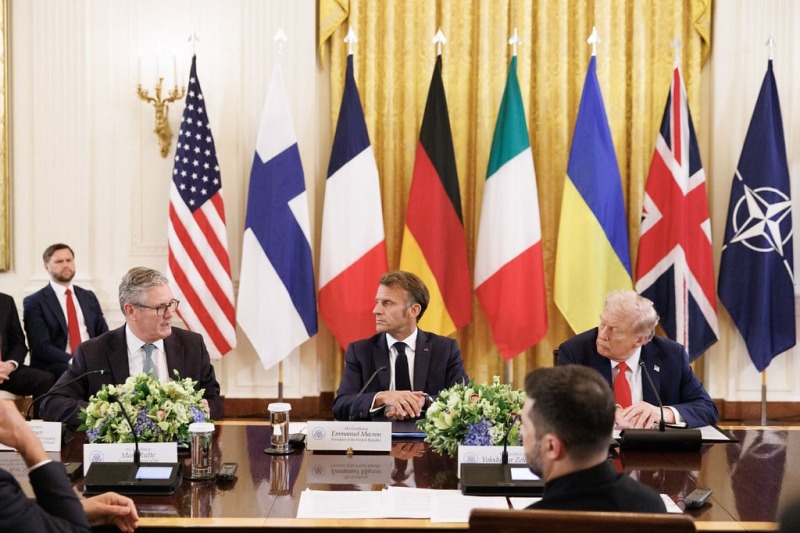 СМИ: Европейские лидеры сплотились вокруг Зеленского и отвергли ключевые элементы мирного плана США