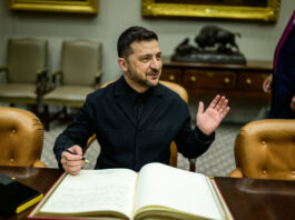 СМИ: Зеленский встретился с посланцами Пентагона