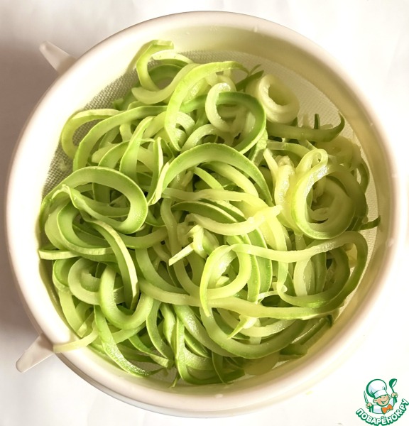 Спагетти из цуккини с курицей