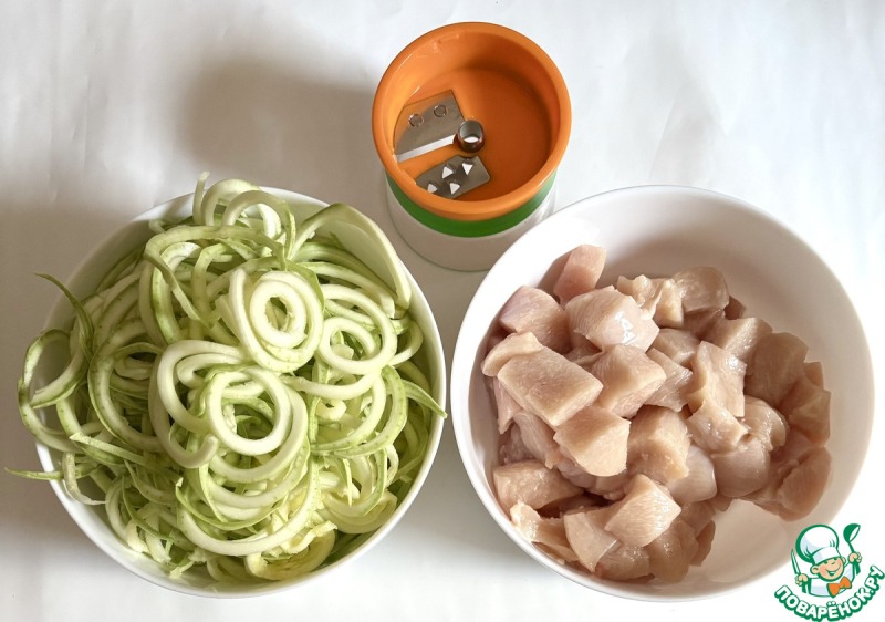 Спагетти из цуккини с курицей