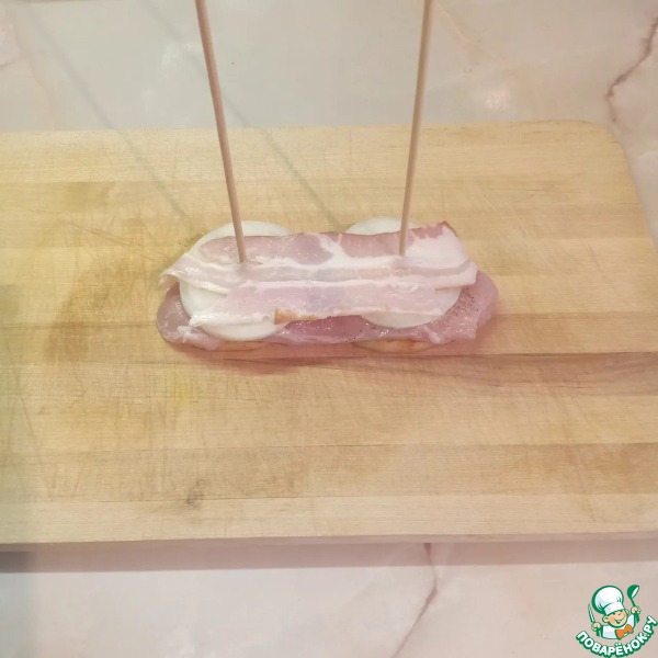 Свинина на шпажках с беконом и картофелем