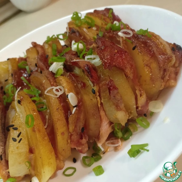 Свинина на шпажках с беконом и картофелем