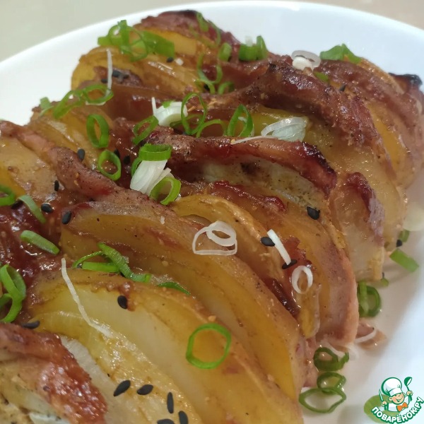 Свинина на шпажках с беконом и картофелем