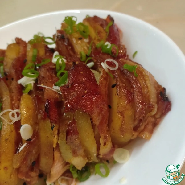 Свинина на шпажках с беконом и картофелем