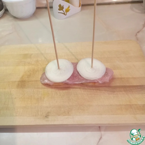 Свинина на шпажках с беконом и картофелем