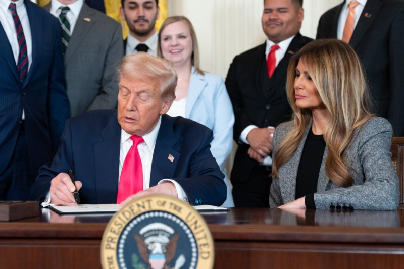 Трамп поддержал идею 500% санкций против стран, которые ведут бизнес с РФ