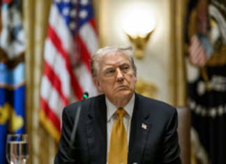 Трампу нужны новые советники: В Конгрессе подвергли критике «мирный план»