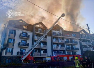 В Буковеле загорелся отель Premium Club SPA, эвакуировали 70 человек