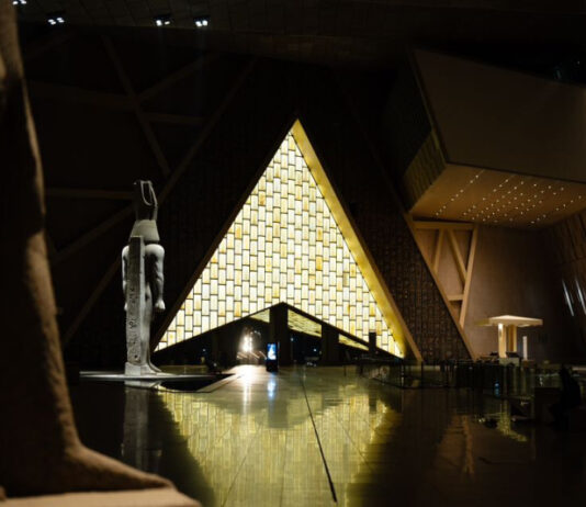 В Египте открыли крупнейший археологический музей мира, который строили 20 лет | ФОТО