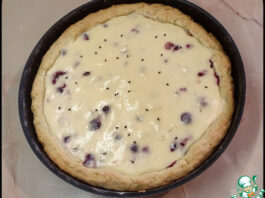 Вишневый пирог в сметанной заливке