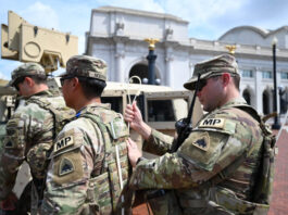 Возле Белого дома ранены два бойца Нацгвардии