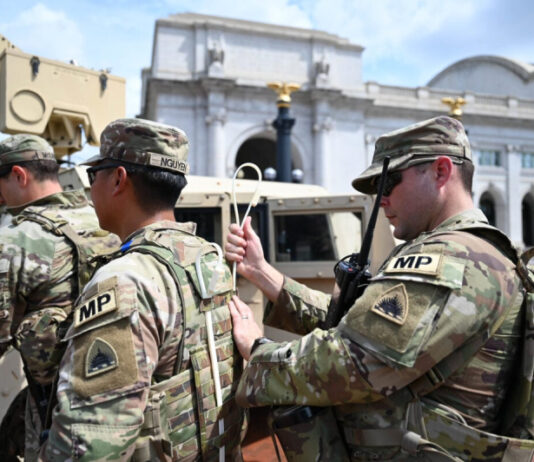 Возле Белого дома ранены два бойца Нацгвардии