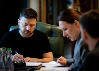 Зеленский на фоне кризиса в Укрзализныце пообещал бесплатный проезд украинцам на 3000 км