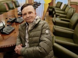 Зеленский наградил львовского школьника, который после ракетного удара РФ пережил 35 операций