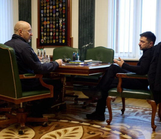 Зеленский поручил Шмыгалю разработать новый план обороны Украины