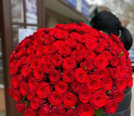101 роза — эффектный подарок на любой случай