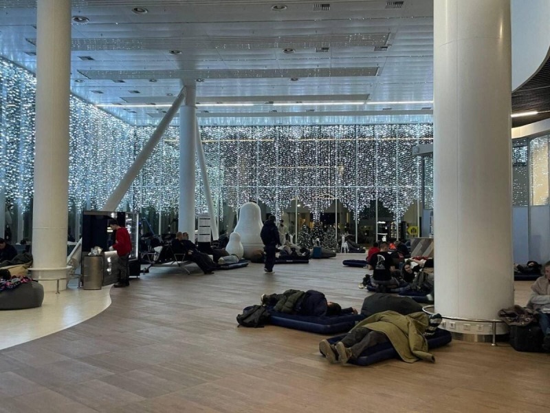 Атака дронов на Москву привела к крупнейшему авиаколлапсу в столичных аэропортах | ФОТО