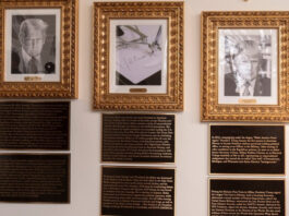 Белый дом установил таблички с описанием президентов США: Байдена назвали «худшим» | ФОТО