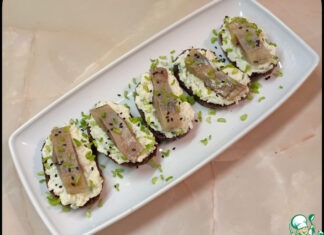 Бутерброды с яйцом и сельдью