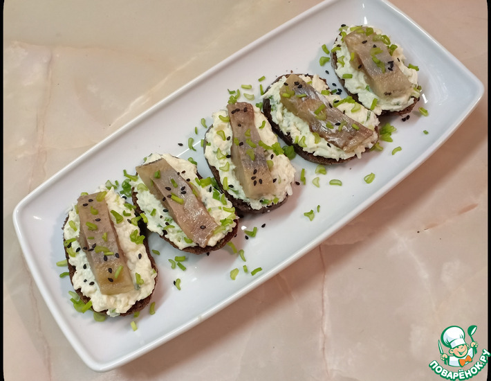 Бутерброды с яйцом и сельдью