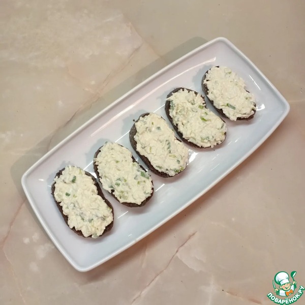 Бутерброды с яйцом и сельдью