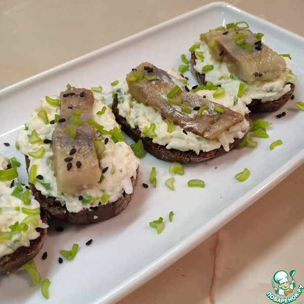 Бутерброды с яйцом и сельдью