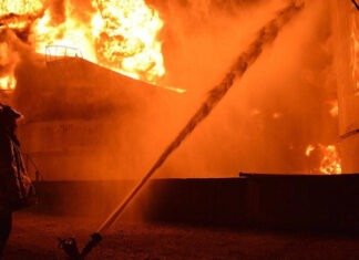 Дроны атаковали нефтебазу в Орловской области | ВИДЕО